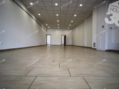 Eladó utcai bejáratú üzlethelység Kecskemét