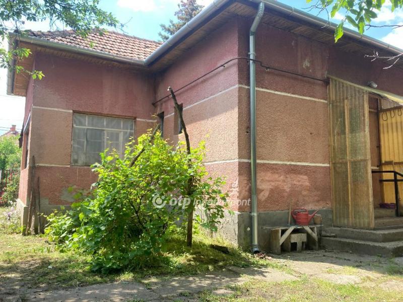Eladó családi ház Felgyő
