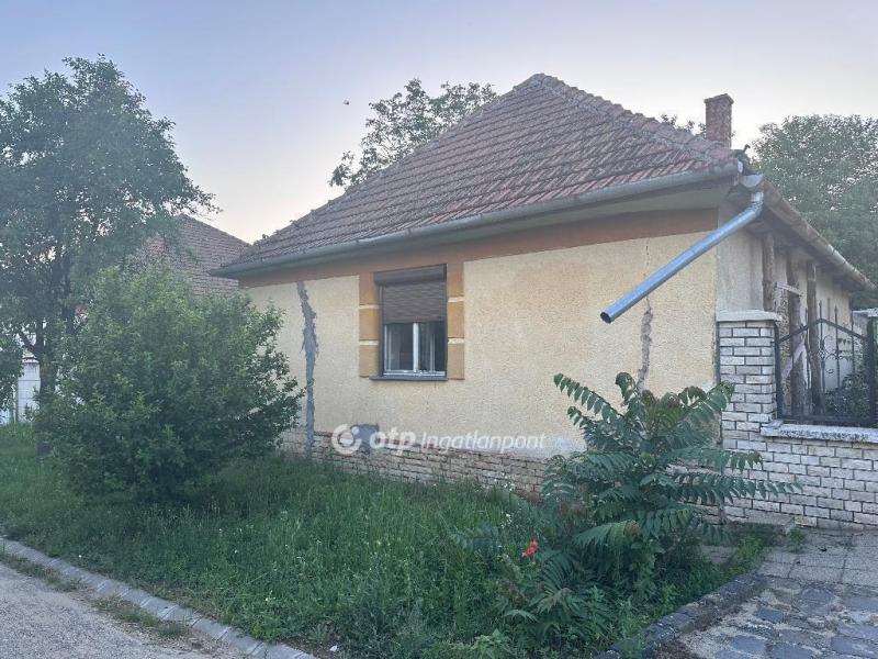 Eladó családi ház Ceglédbercel