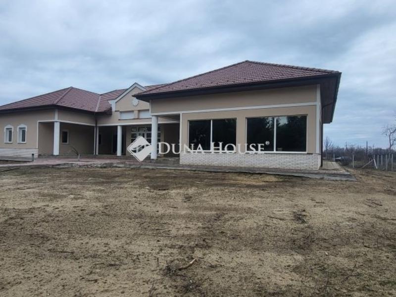 Eladó családi ház Cegléd