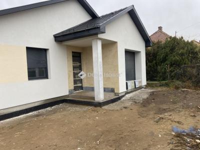 Eladó családi ház Dabas