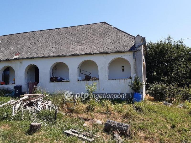 Eladó családi ház Velény