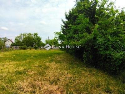 Eladó lakóövezeti telek