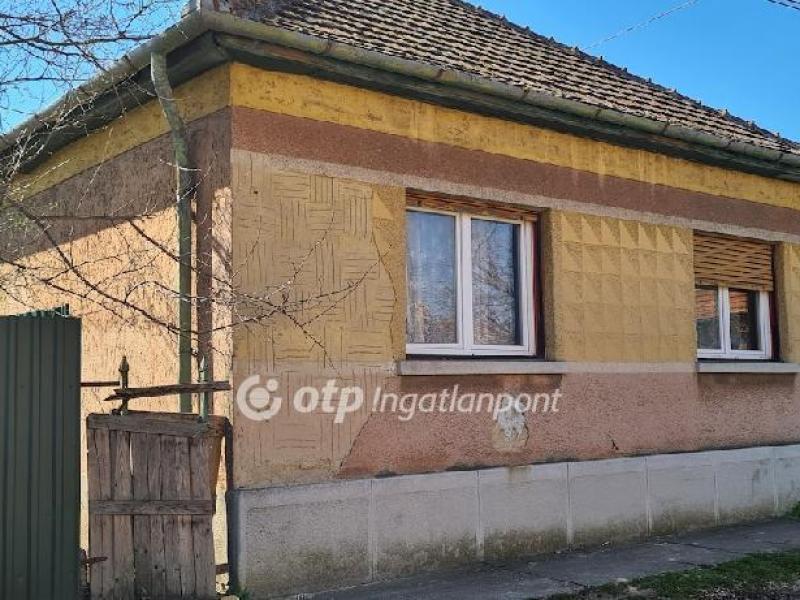 Eladó családi ház Szolnok