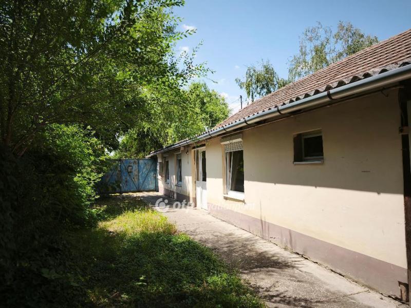 Eladó családi ház Szentes