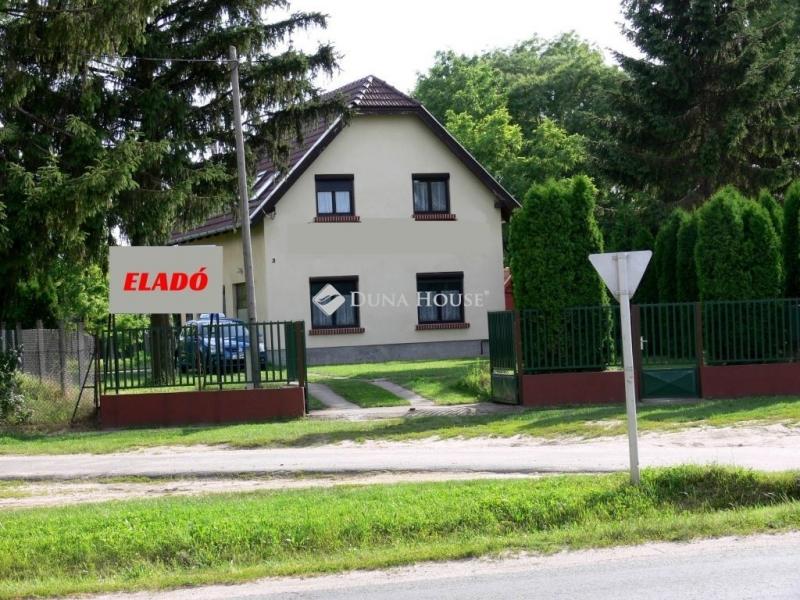 Eladó családi ház Tápióbicske