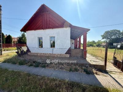 Eladó családi ház Jászladány
