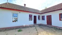 Eladó családi ház Törtel