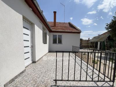 Eladó családi ház Cegléd