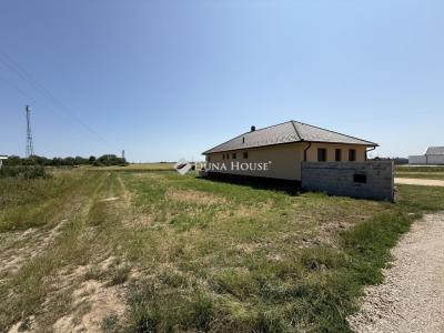 Eladó lakóövezeti telek Mihályi