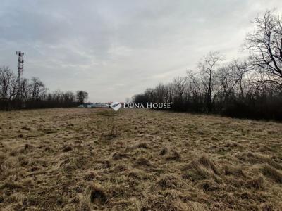 Eladó lakóövezeti telek Gönyű