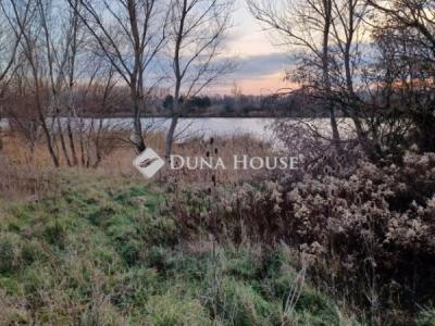 Eladó külterületi telek Győr