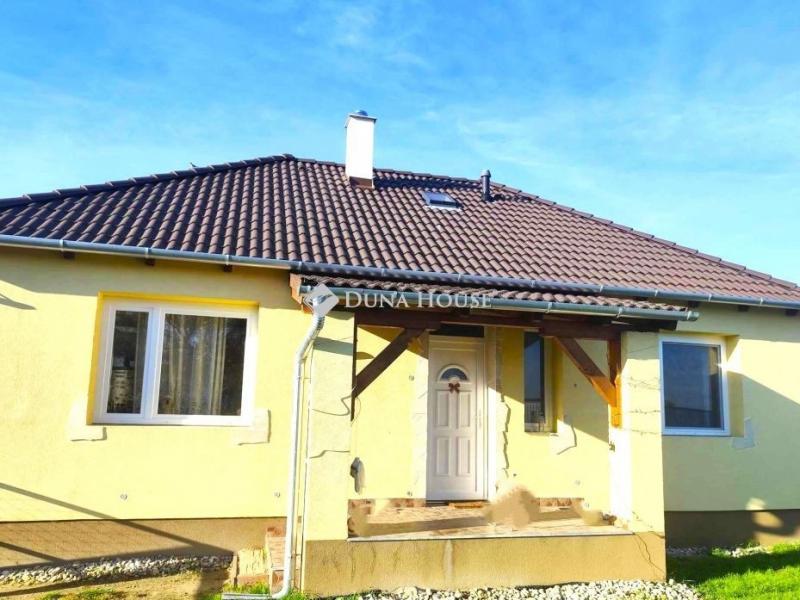 Eladó családi ház Écs