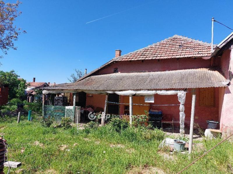 Eladó családi ház Csongrád