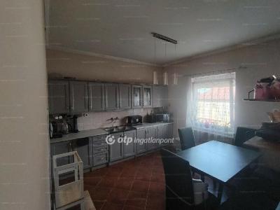 Eladó családi ház Hajdúsámson