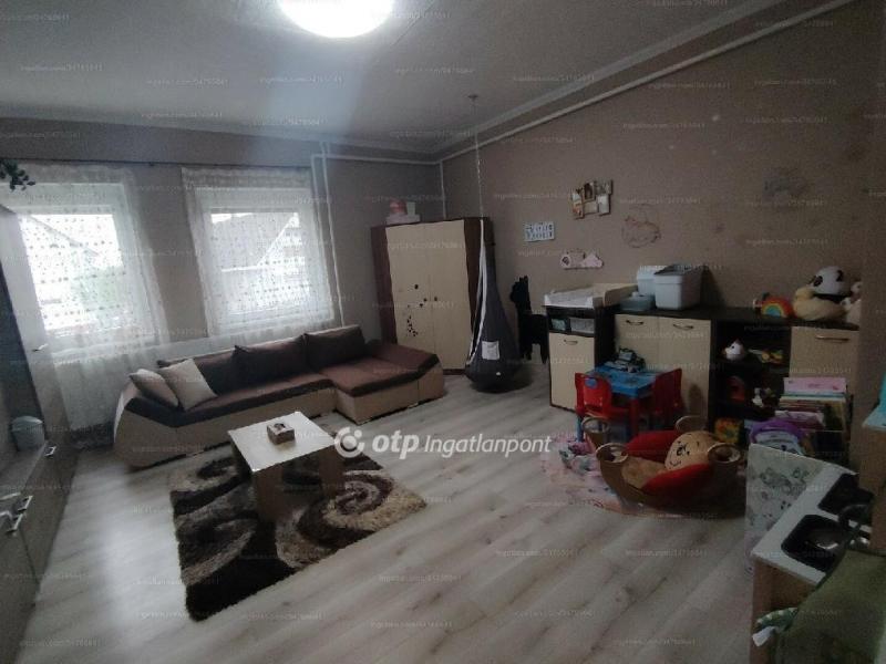 Eladó családi ház Hajdúsámson