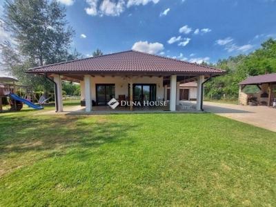 Eladó családi ház Paks