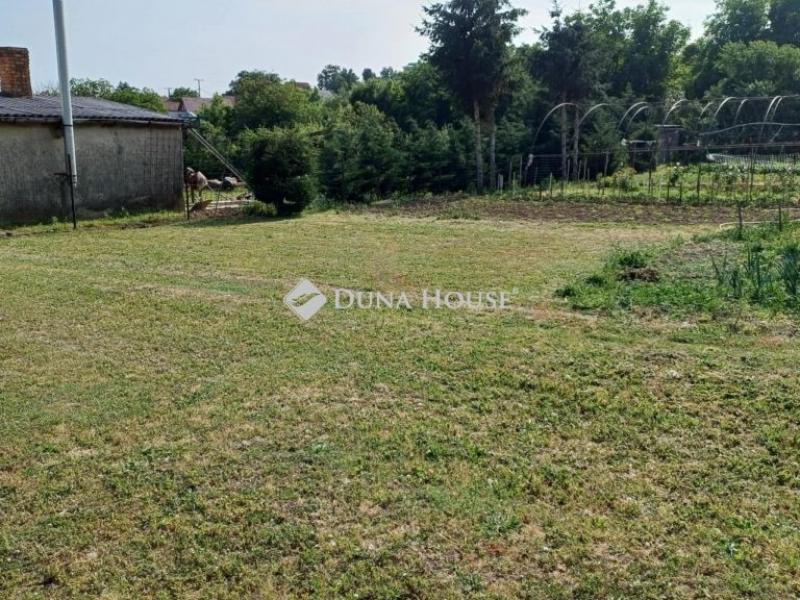 Eladó lakóövezeti telek Pécs