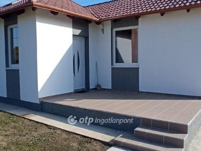 Eladó nyaraló Abádszalók