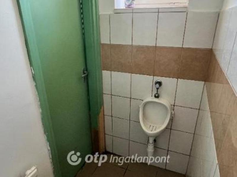 Eladó egyéb iroda Pápa