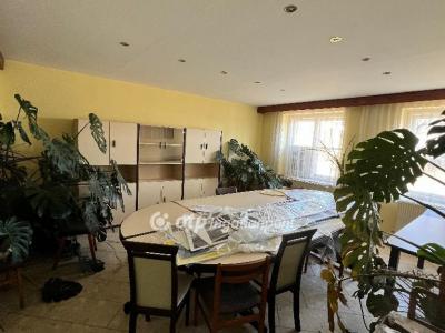 Eladó egyéb iroda Pápa