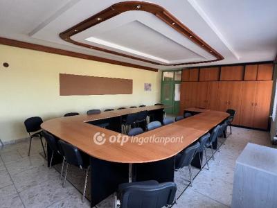 Eladó egyéb iroda Pápa