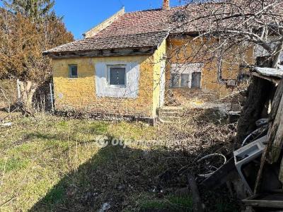 Eladó lakás Pápa