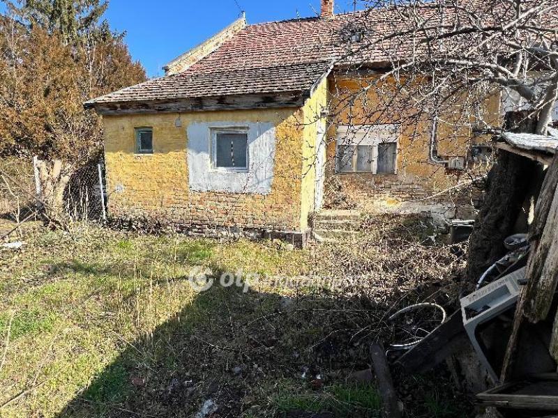 Eladó lakás Pápa