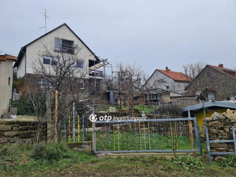 Eladó családi ház Tihany