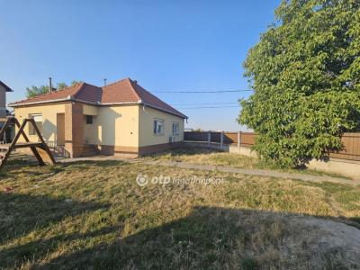 Eladó családi ház Jászberény