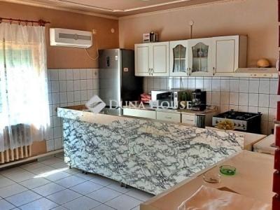 Eladó családi ház Dömsöd