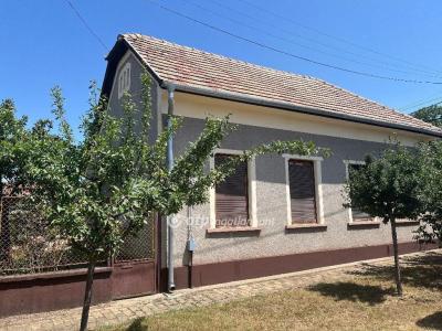Eladó családi ház Nagykőrös