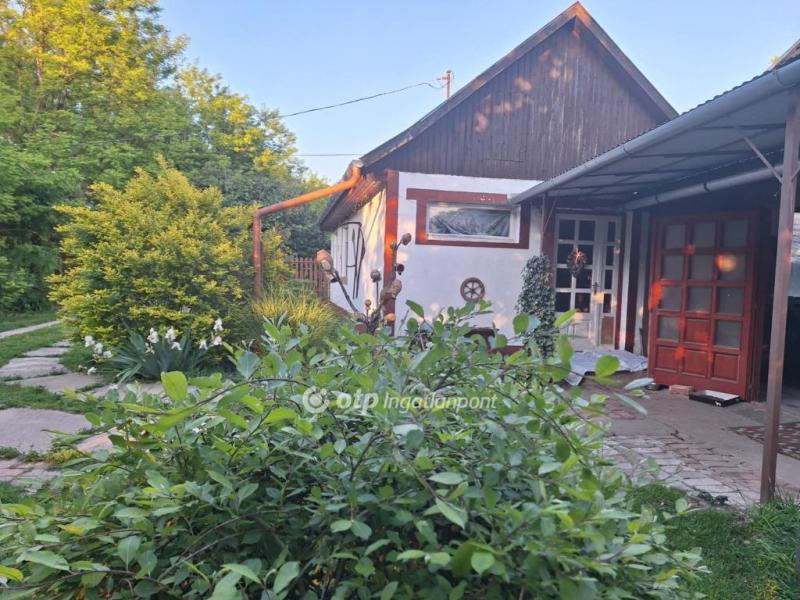 Eladó családi ház Békés