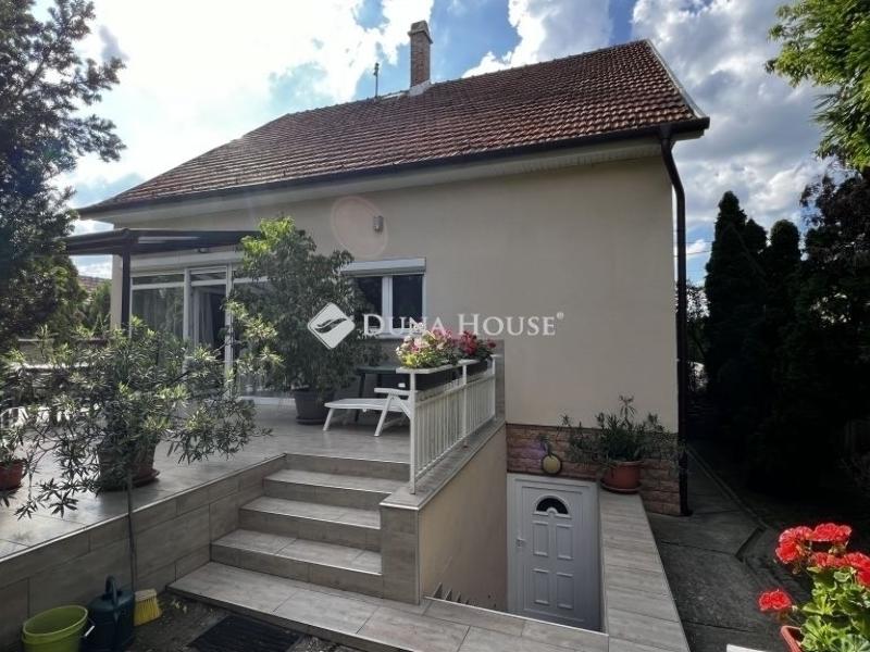 Eladó családi ház Budapest