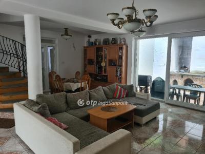 Eladó családi ház Diósd