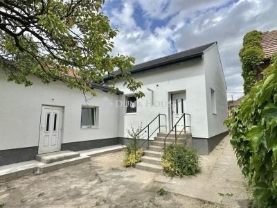 Eladó családi ház Budapest