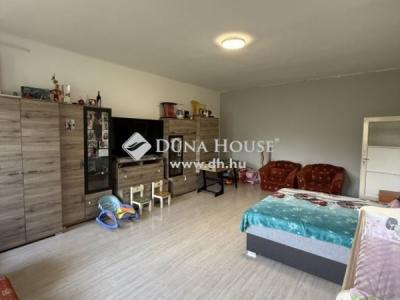 Eladó lakás Pétfürdő