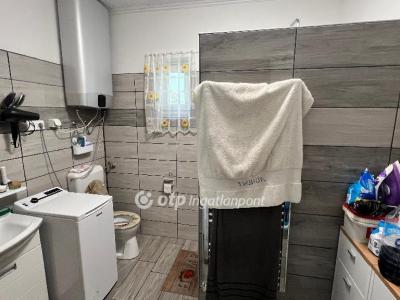 Eladó családi ház Béb