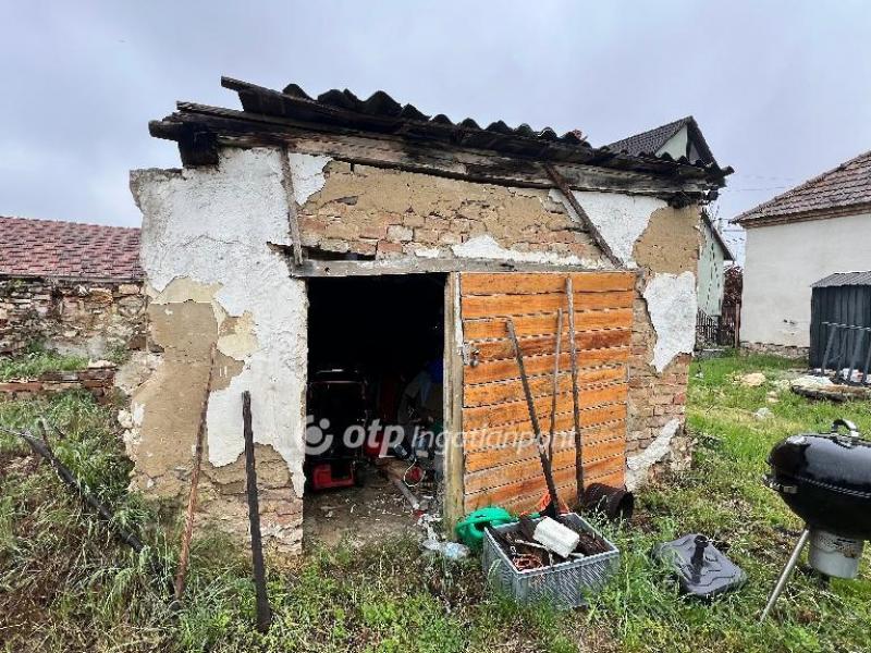 Eladó családi ház Béb