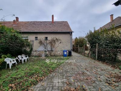Eladó családi ház Pápa