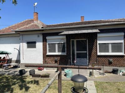 Eladó családi ház Érd