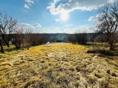 Eladó lakóövezeti telek Gomba