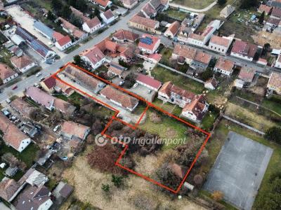 Eladó lakóövezeti telek Pápa