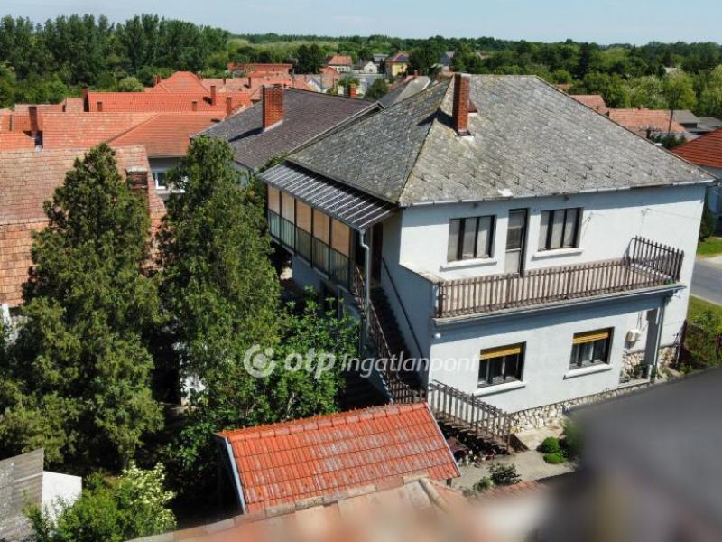 Eladó családi ház Marcaltő