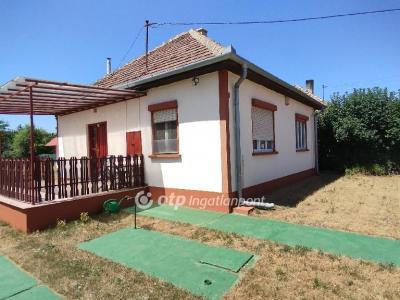 Eladó családi ház Tápiószecső