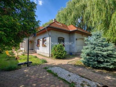 Eladó családi ház Monor