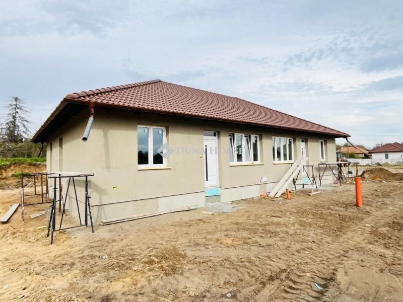 Eladó ikerház Monor
