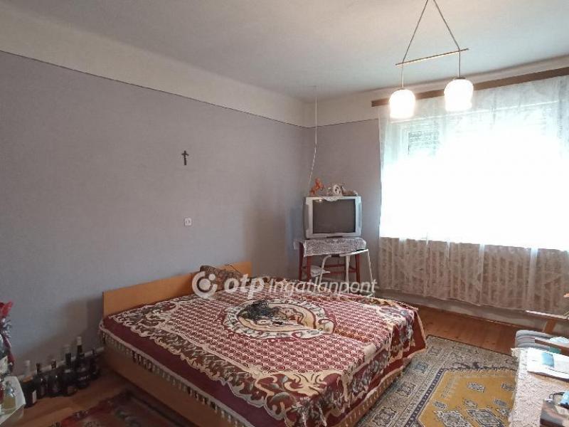 Eladó családi ház Jászfényszaru