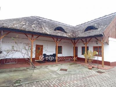 Eladó családi ház Jászfényszaru