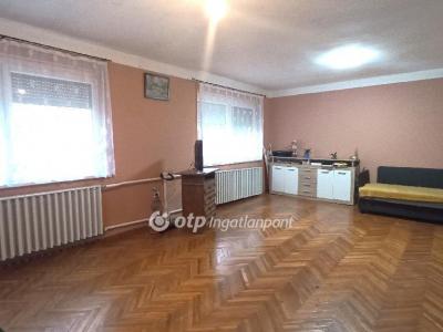 Eladó családi ház Jászfényszaru